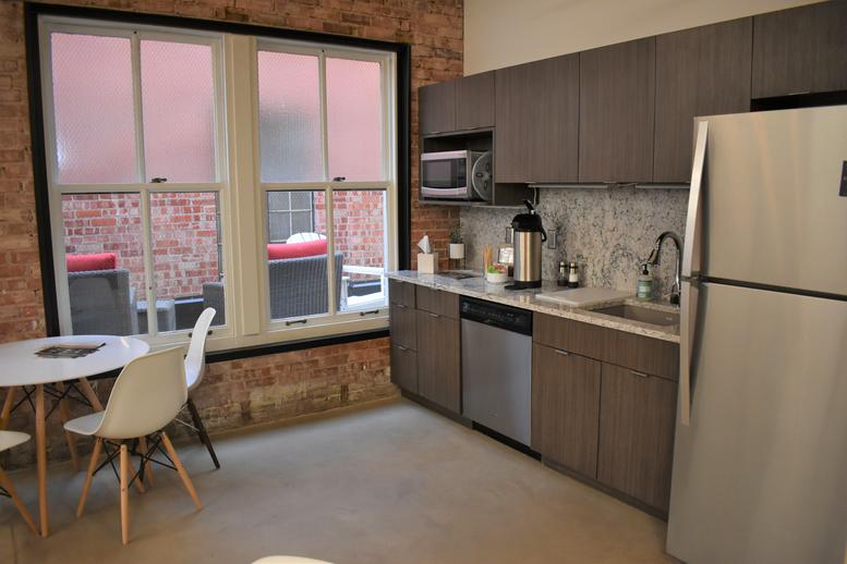 201 East 4th Street Office Images