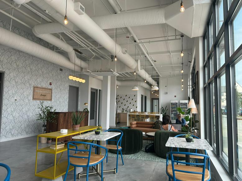 2100 Westshore Drive available for companies in Cumming