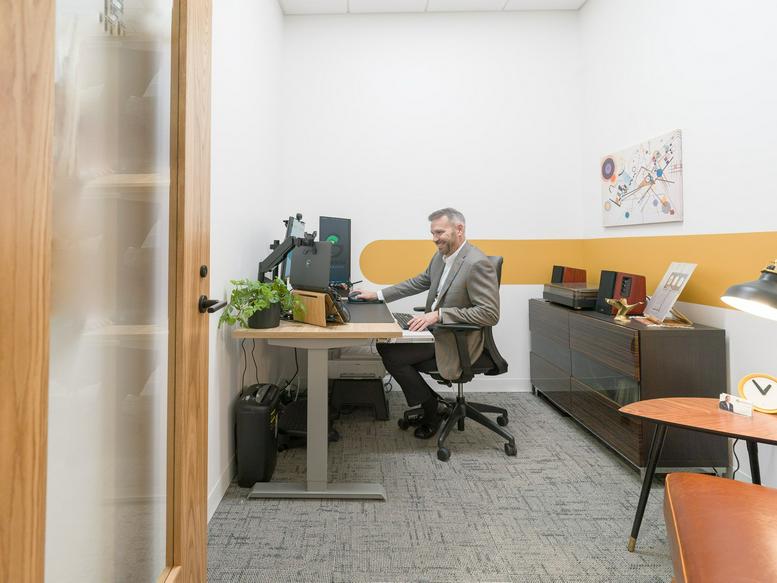 114 West Main Street Office Images