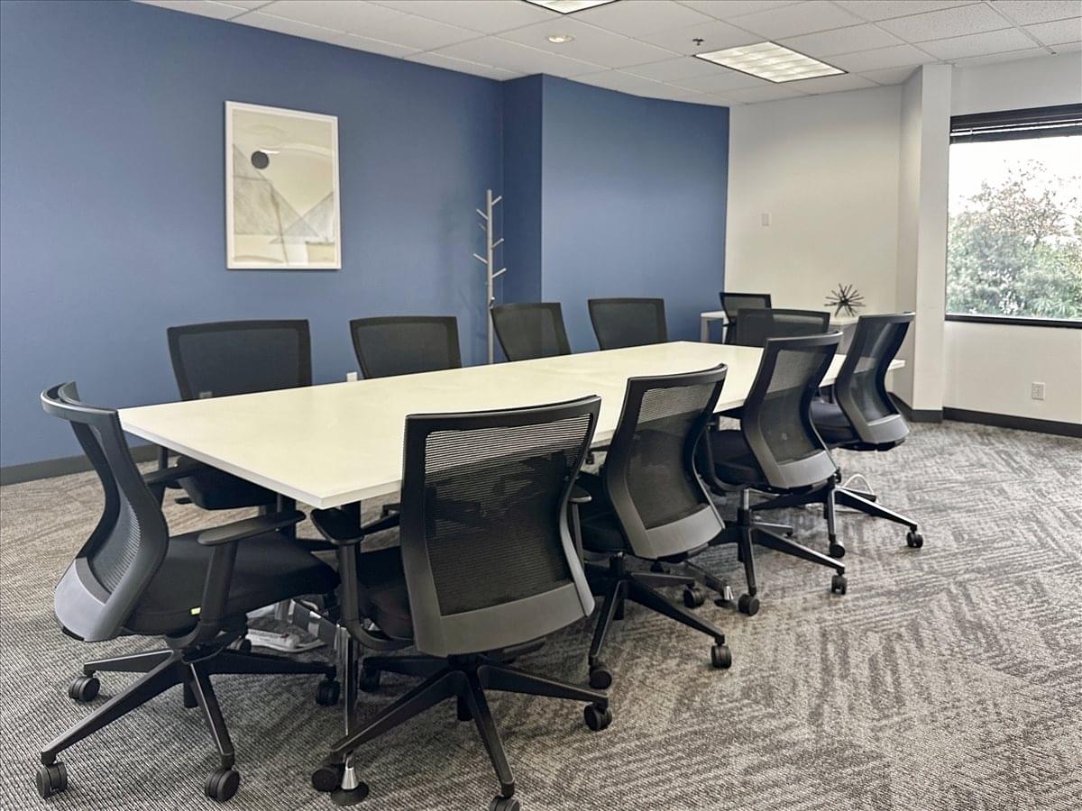 710 Lakeway Drive, Suite 200 Office Images