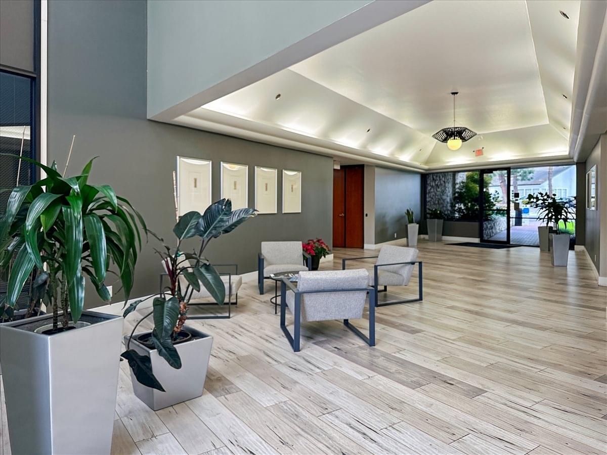 710 Lakeway Drive, Suite 200 Office Images