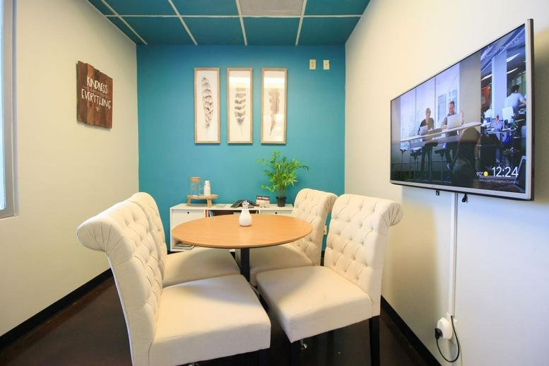 221 East Indianola Avenue Office Images