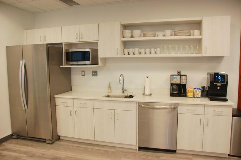 755 West Big Beaver Road, Suite 2020, Top of Troy Office Images
