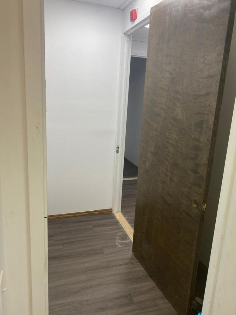 580 5th Avenue, Suite 210 Office Images