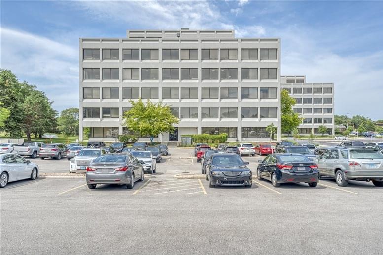 1821 Walden Office Square available for companies in Schaumburg