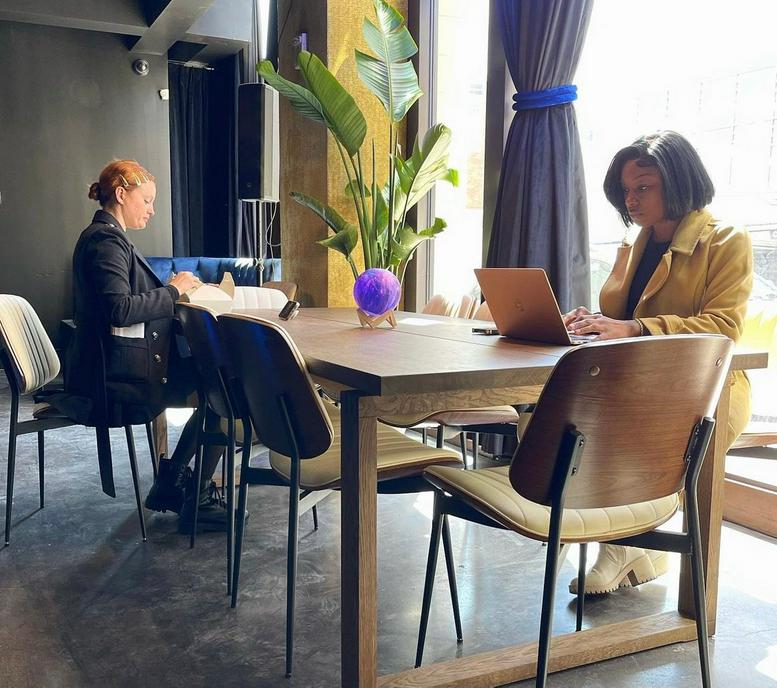 7046 Hollywood Boulevard Office Images