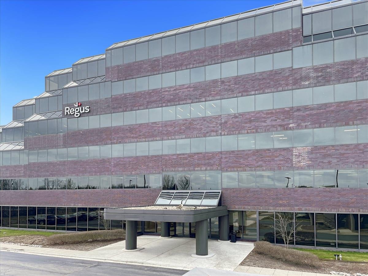 999 Oakmont Plaza Dr, 5th Floor Office Space - Chicago