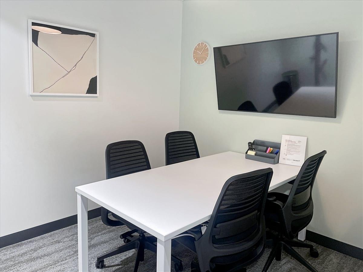 999 Oakmont Plaza Dr, 5th Floor Office Space - Chicago