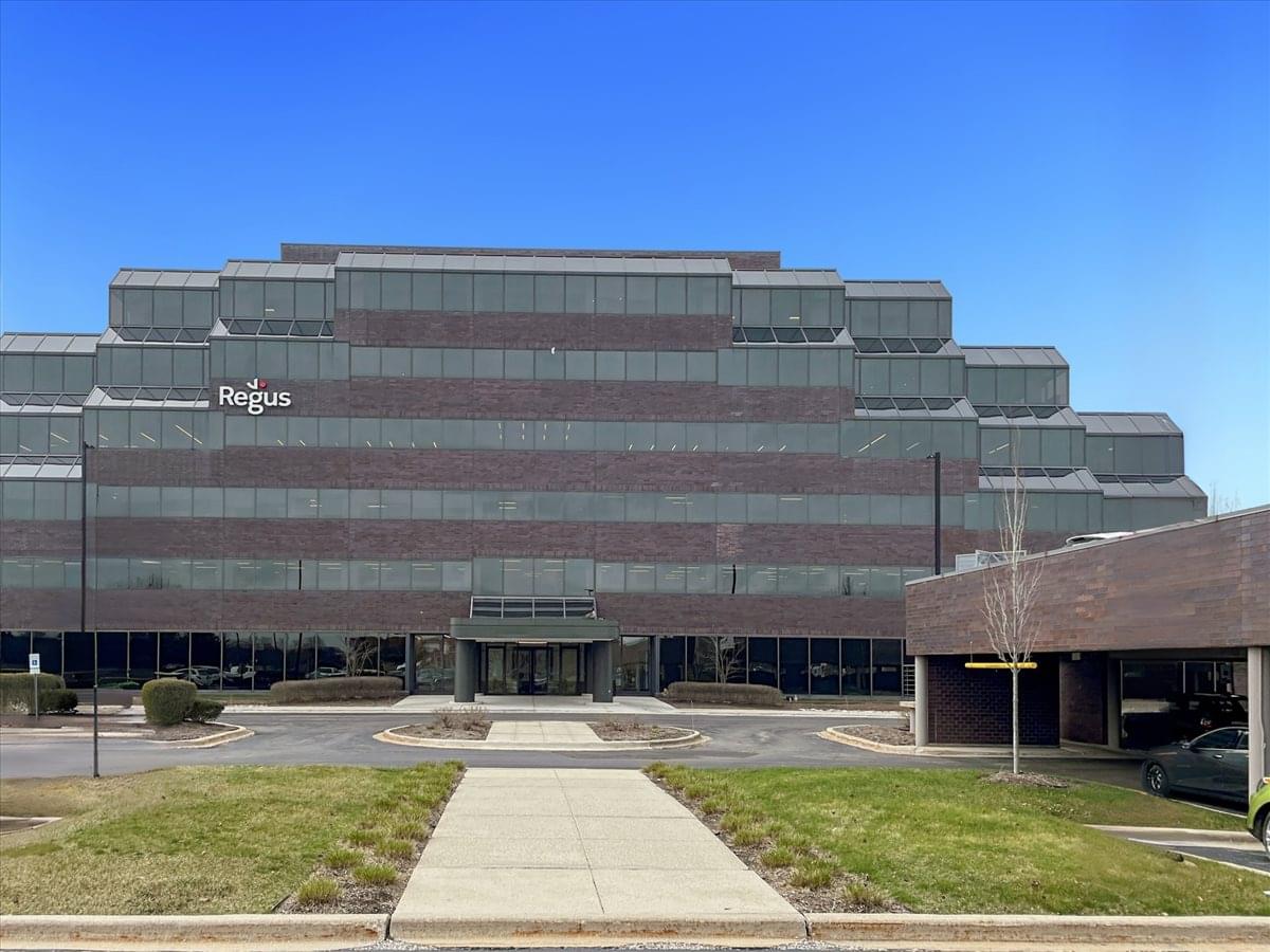999 Oakmont Plaza Dr, 5th Floor Office Space - Chicago