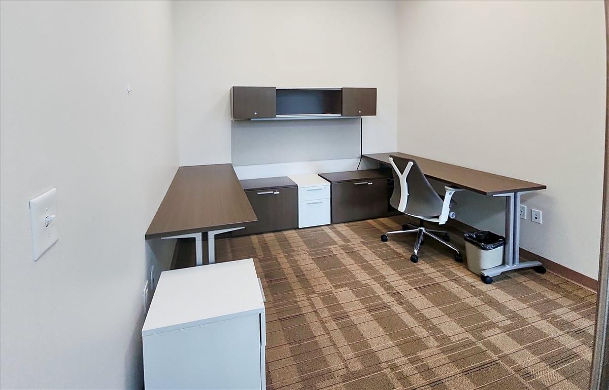 5547 Veterans Parkway available for companies in Columbus