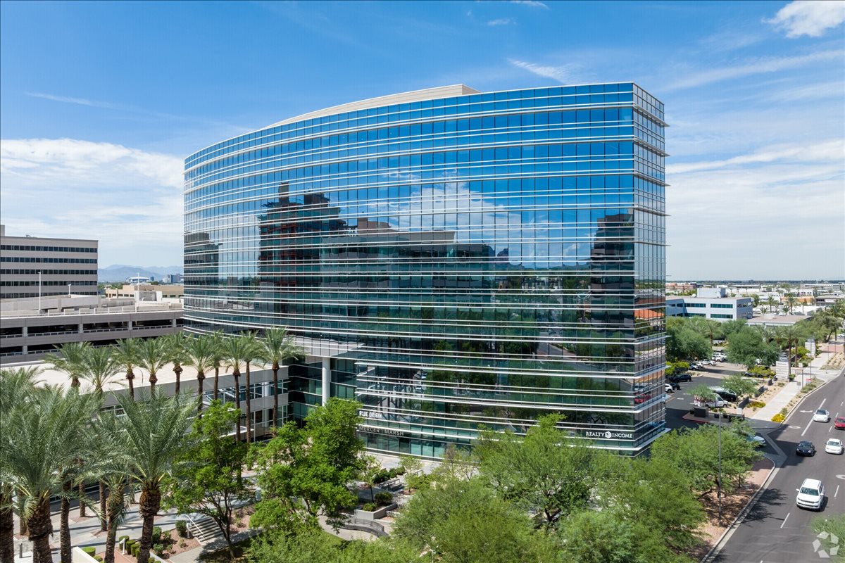 2325 East Camelback Road available for companies in Phoenix