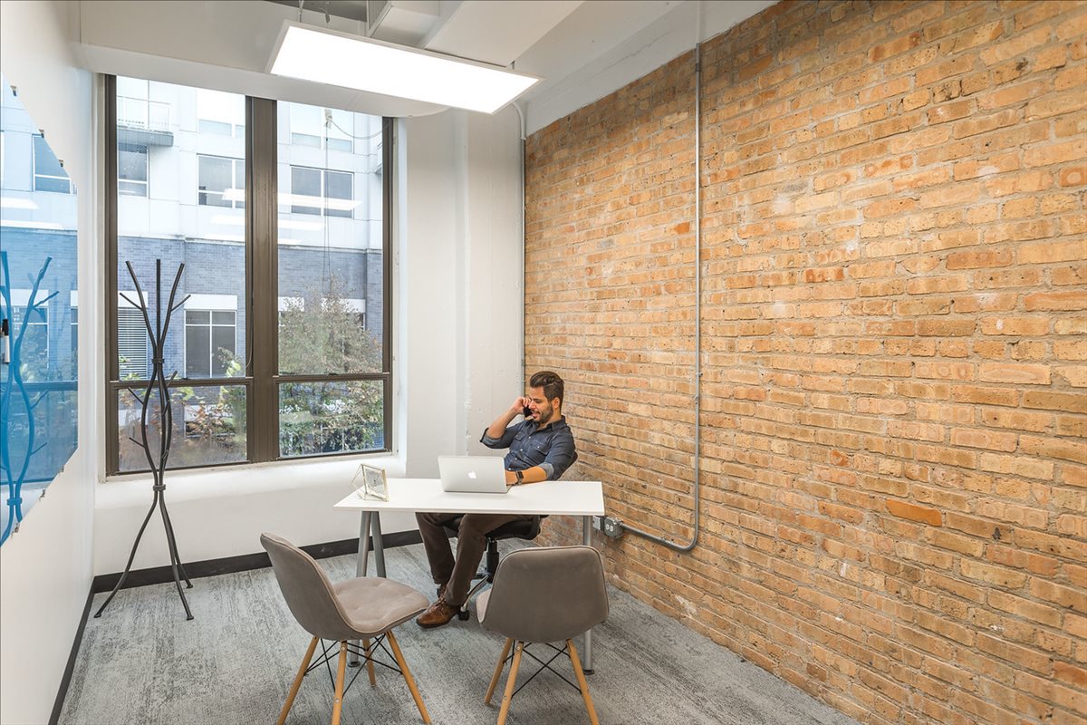 Photo of Office Space available to rent on 3838 N Ravenswood Ave, Chicago