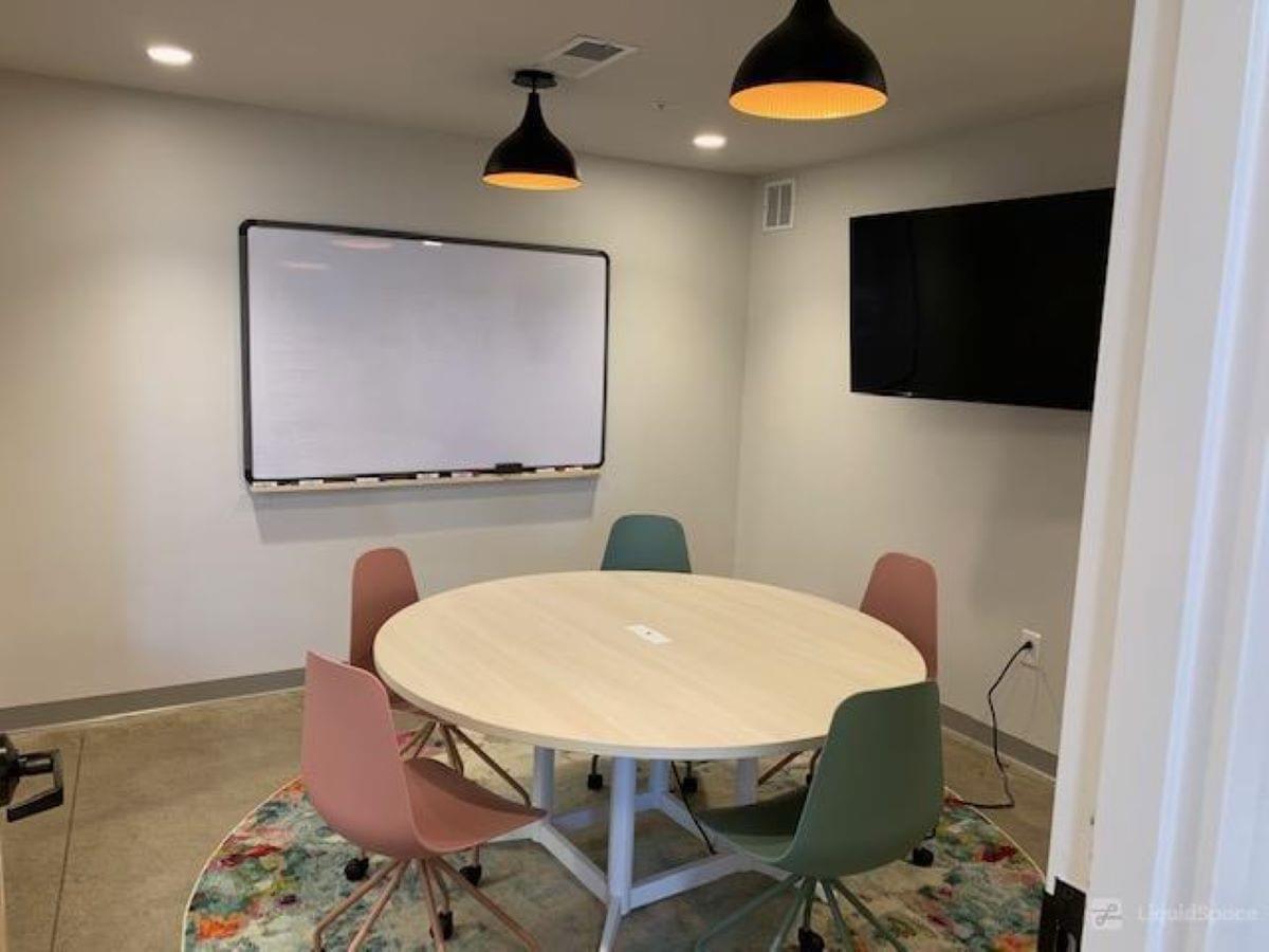 Photo of Office Space on 470 W Broad Street Columbus