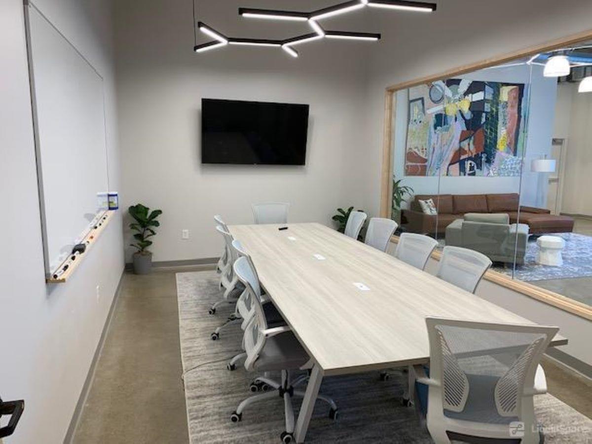 470 W Broad Street Office for Rent in Columbus