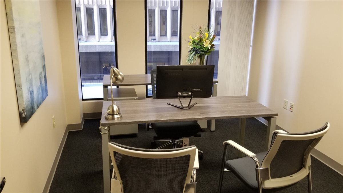 Gas Light Tower / Peachtree Center North, 235 Peachtree St NW Office Space - Atlanta