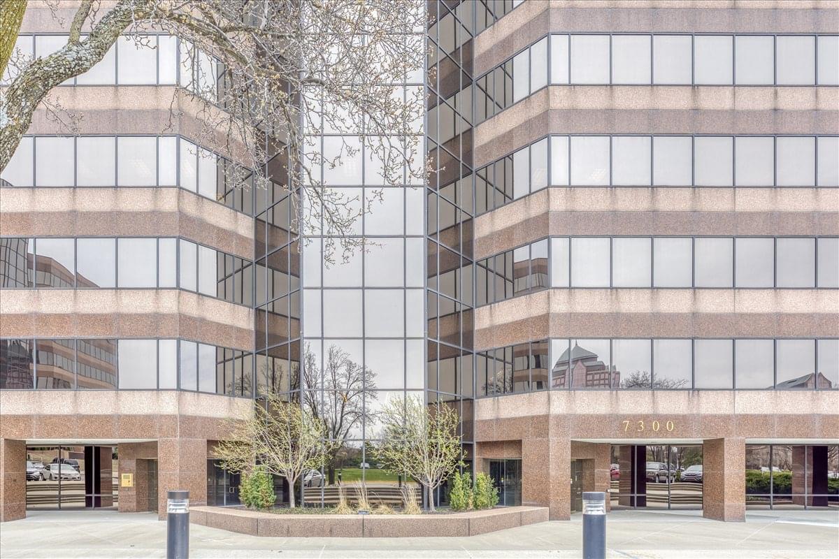 Photo of Office Space on Commerce Plaza I,7300 W 110th St,Executive Hills Overland Park