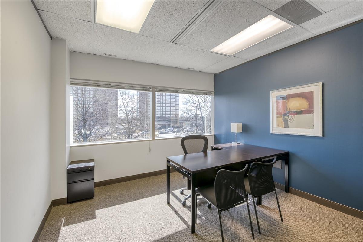 Liberty Center, 100 W Big Beaver Rd Office Space - Troy