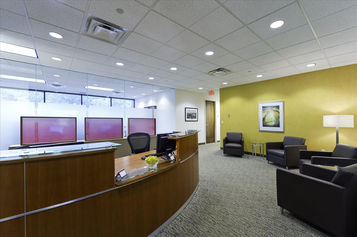 Photo of Office Space on 6100 Oak Tree Blvd Independence