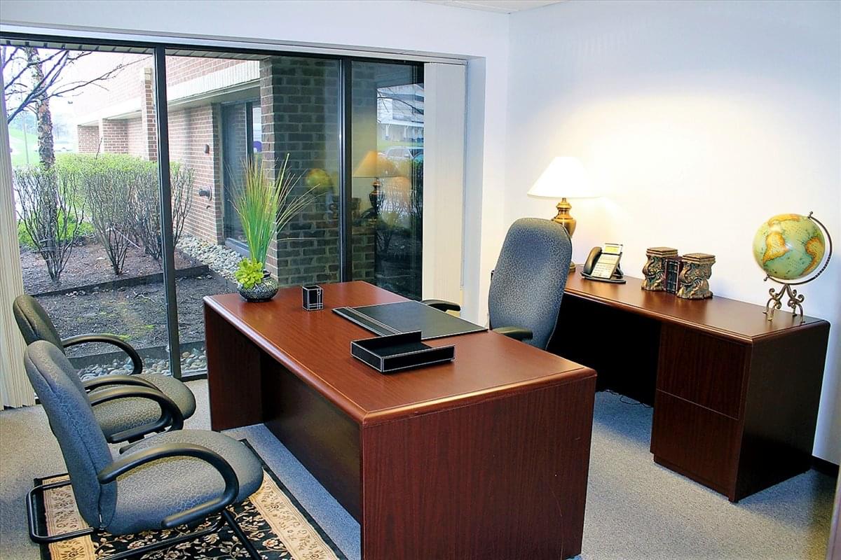 39111 Six Mile Rd Office Space - Livonia