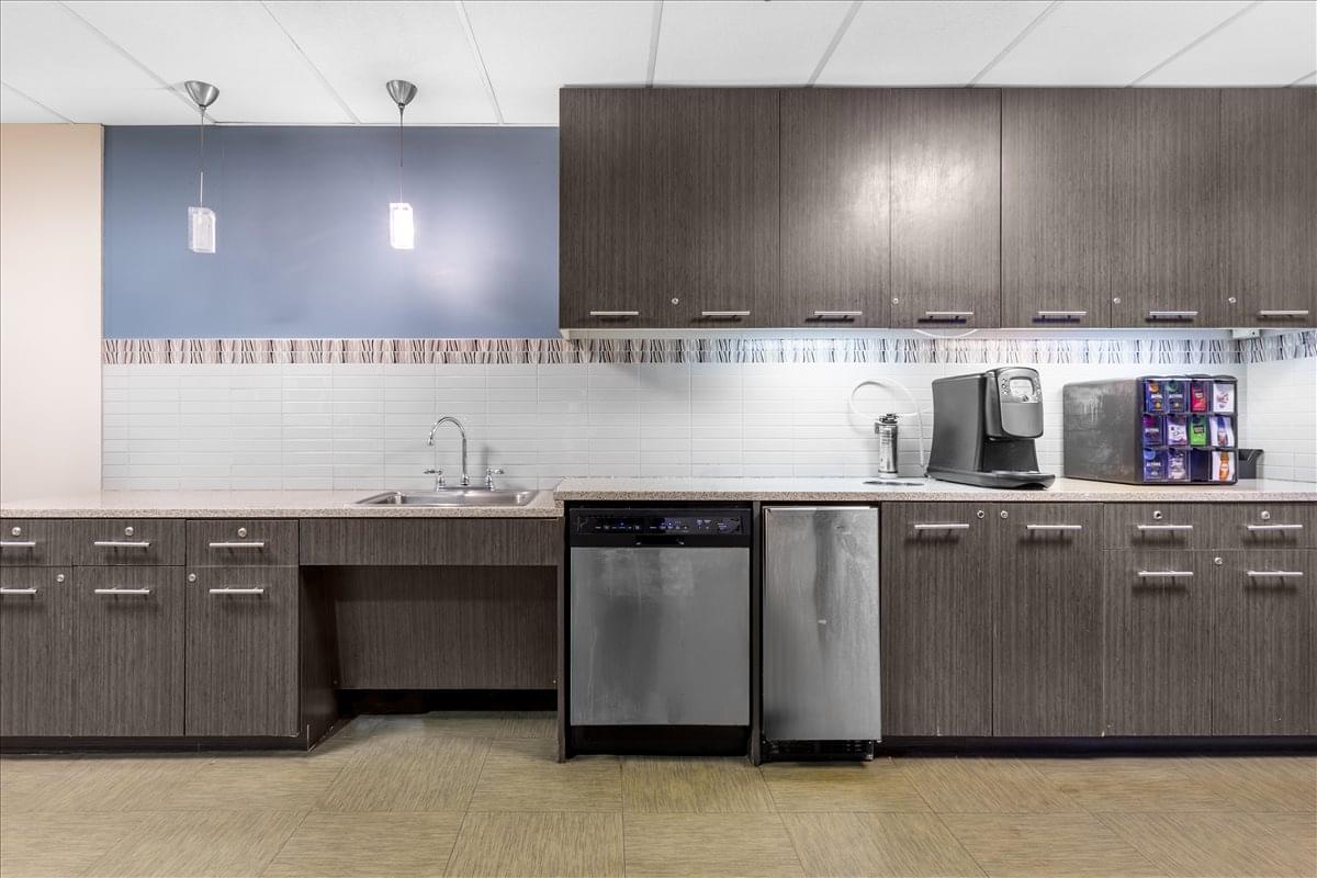 This is a photo of the office space available to rent on International Plaza, 1 International Plaza Dr, Philadelphia International Airport