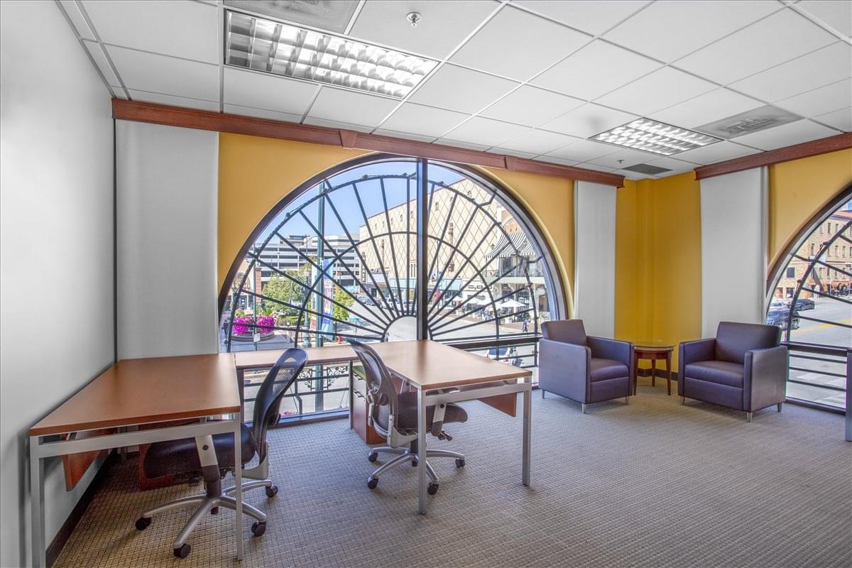 Photo of Office Space on Country Club Plaza, 435 Nichols Rd, Plaza Area Kansas City