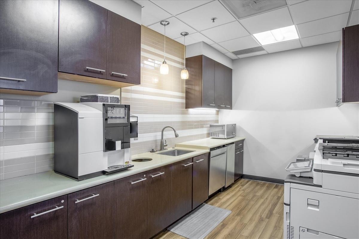 This is a photo of the office space available to rent on Country Club Plaza, 435 Nichols Rd, Plaza Area