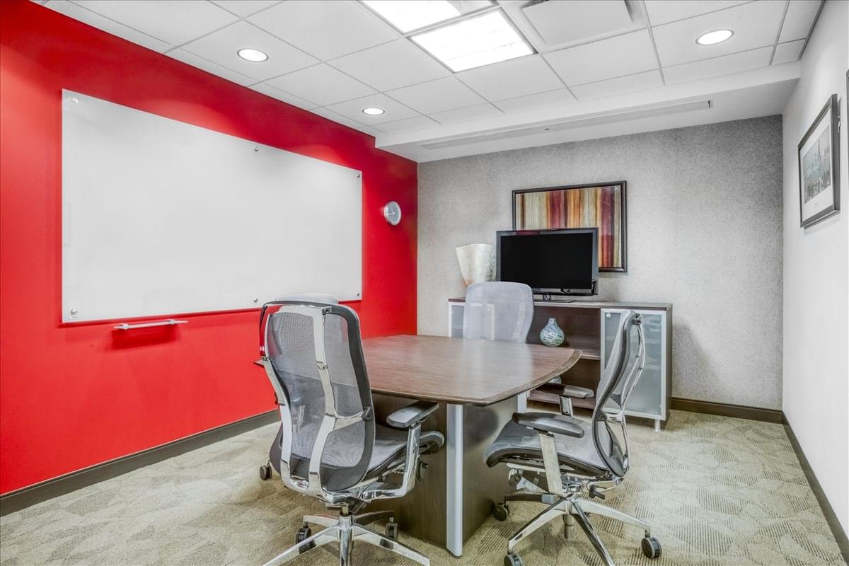 HUB Tower, 699 Walnut St, 4th Fl, Downtown Des Moines Office Space - Des Moines
