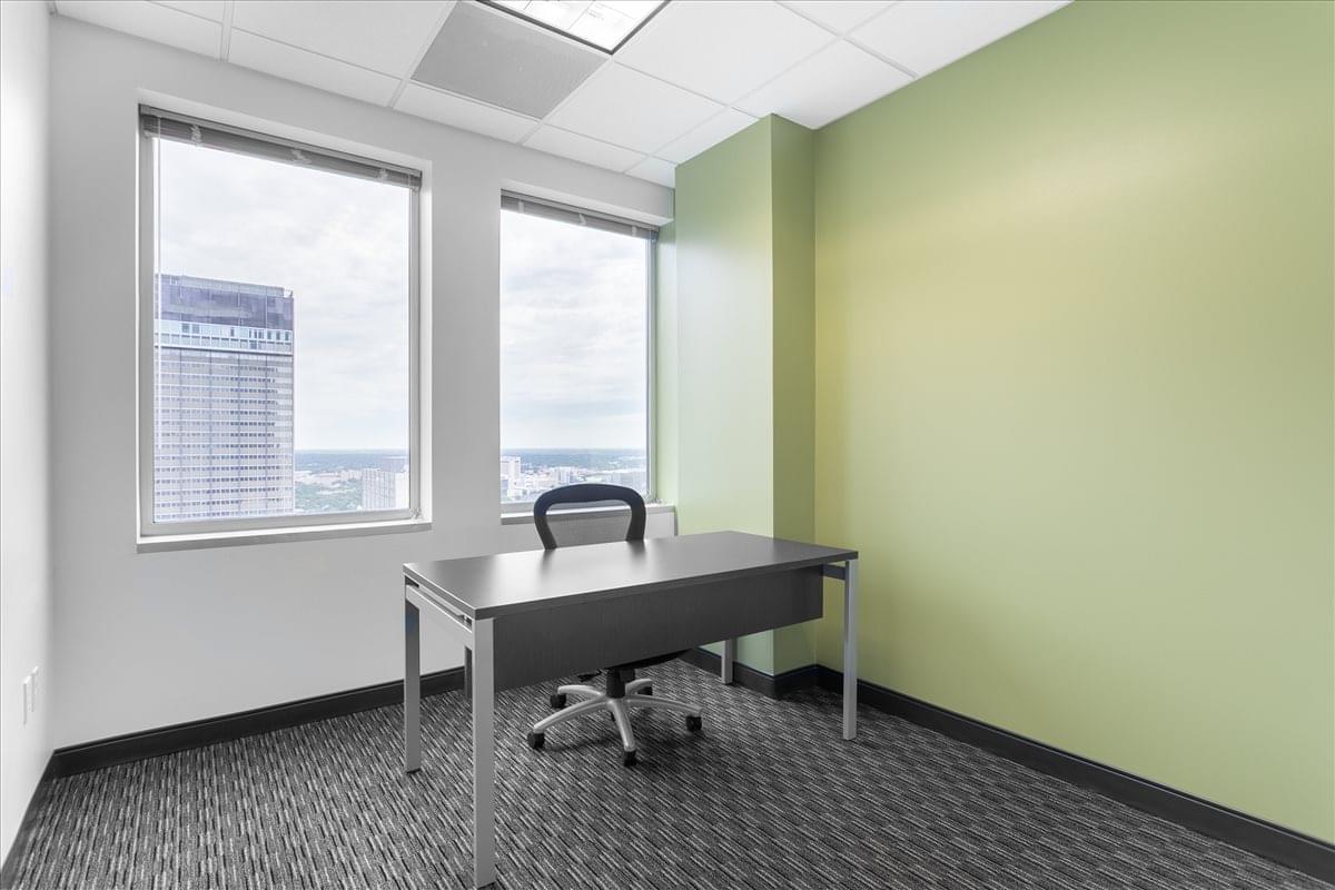 Republic Center, 325 North St Paul St, 31st Fl Office Space - Dallas