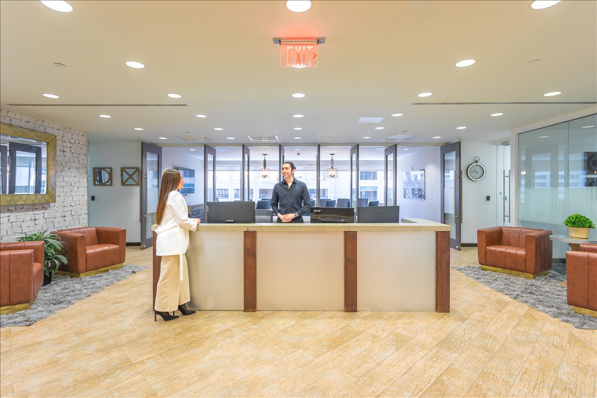 SunTrust Building available for companies in Miami