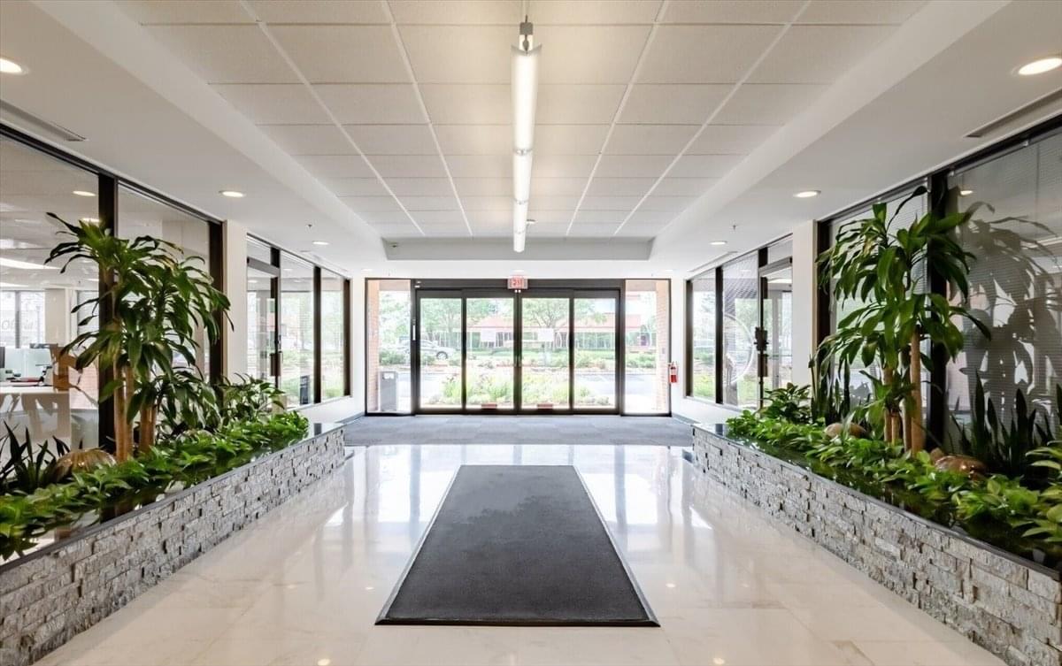 2021 Midwest Rd available for companies in Oak Brook