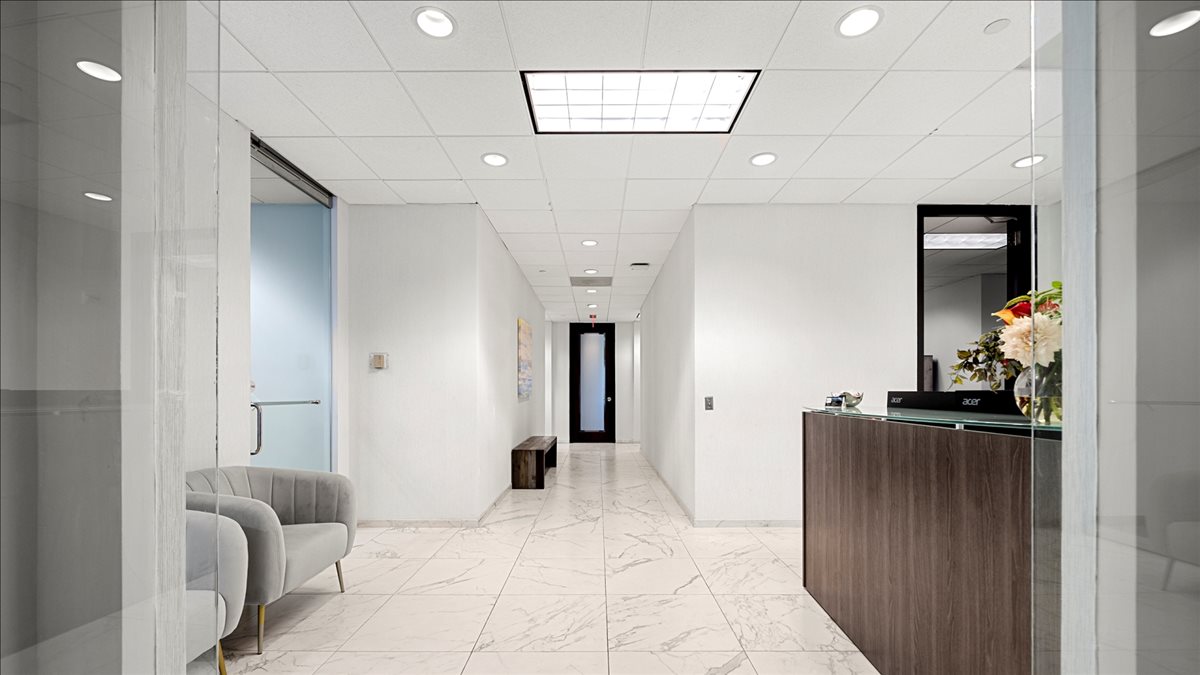 Crown Pointe, 1050 Crown Pointe Pkwy, Dunwoody Office Space - Atlanta