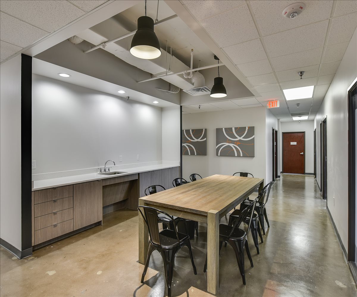 Picture of 2300 Valley View Ln Office Space available in Irving