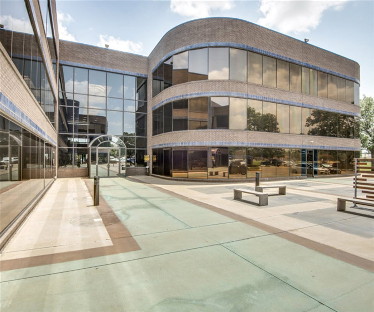 Northbrook Atrium Plaza available for companies in North Dallas