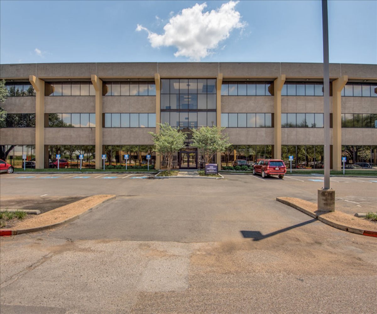 Photo of Office Space on Lyndon Office Plaza, 10925-10945 Estate Lane, Lake Highlands Dallas