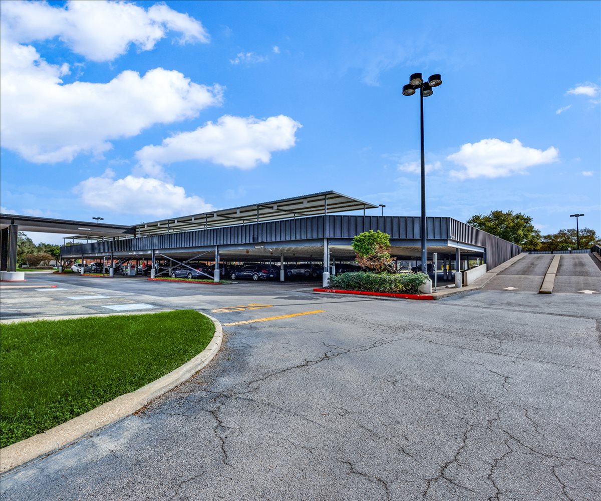 Photo of Office Space on Wells Fargo Plaza Northwest, 13201 Northwest Fwy, Fairbanks / Northwest Crossing, West Side Houston