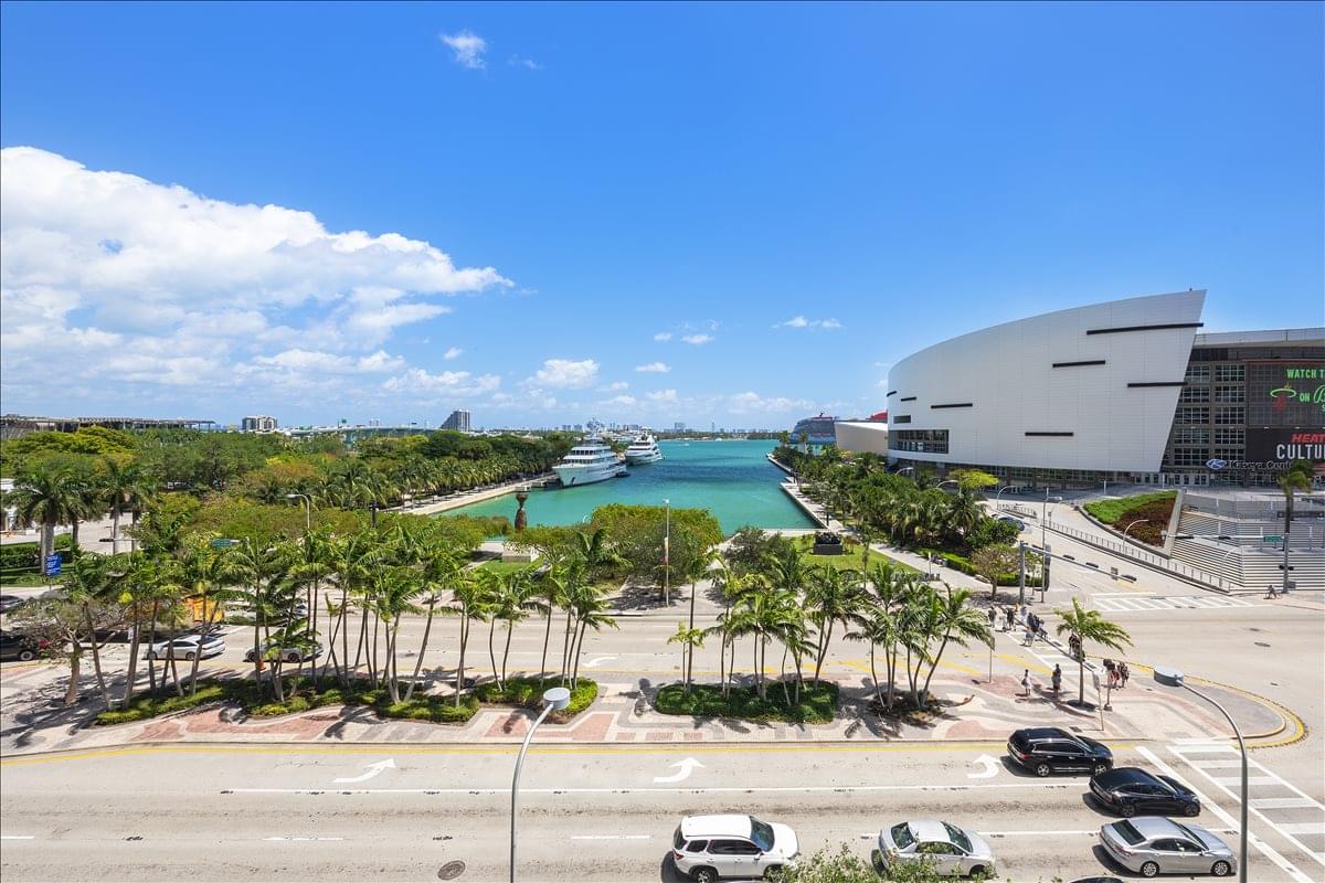 888 Biscayne Blvd. Suite 505 Office for Rent in Miami