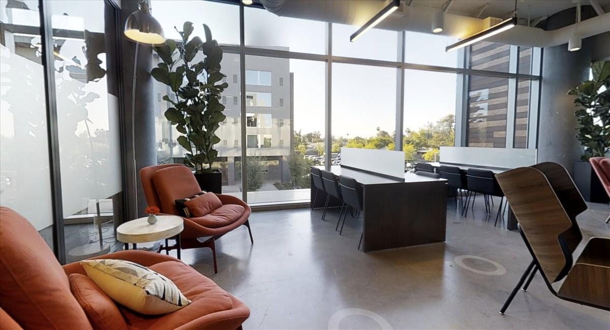 2801 East Camelback Road available for companies in Phoenix