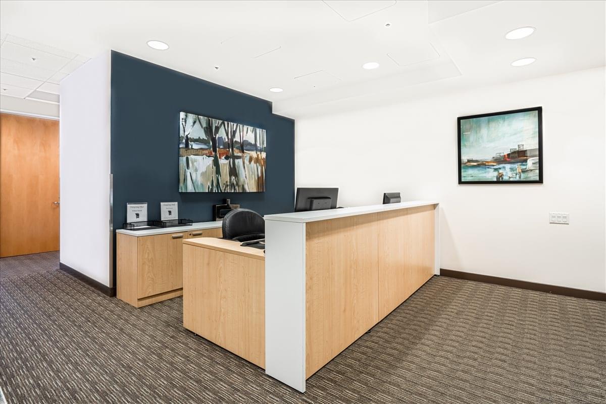 This is a photo of the office space available to rent on 505 Montgomery St, 10th & 11th Fl
