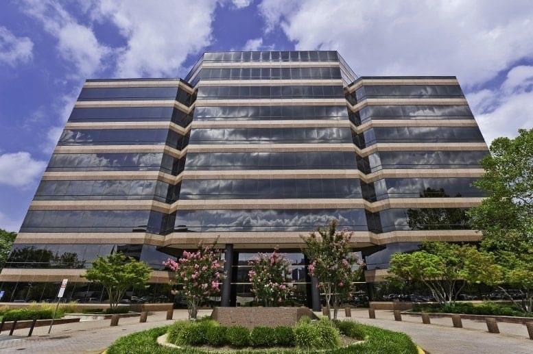 Fair Oaks Plaza available for companies in Fairfax
